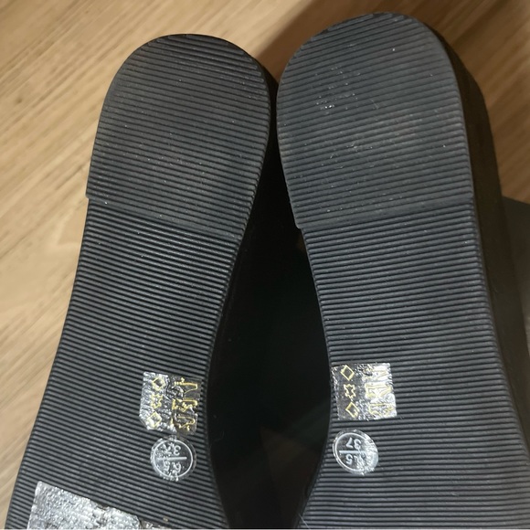 A lovely pair of Born wedges in 6.5 in black. - Picture 5 of 5